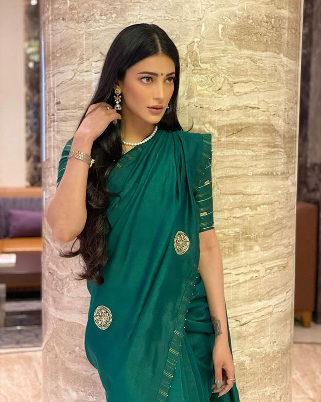 Gorgeous Shruti Haasan Instagram New Pics